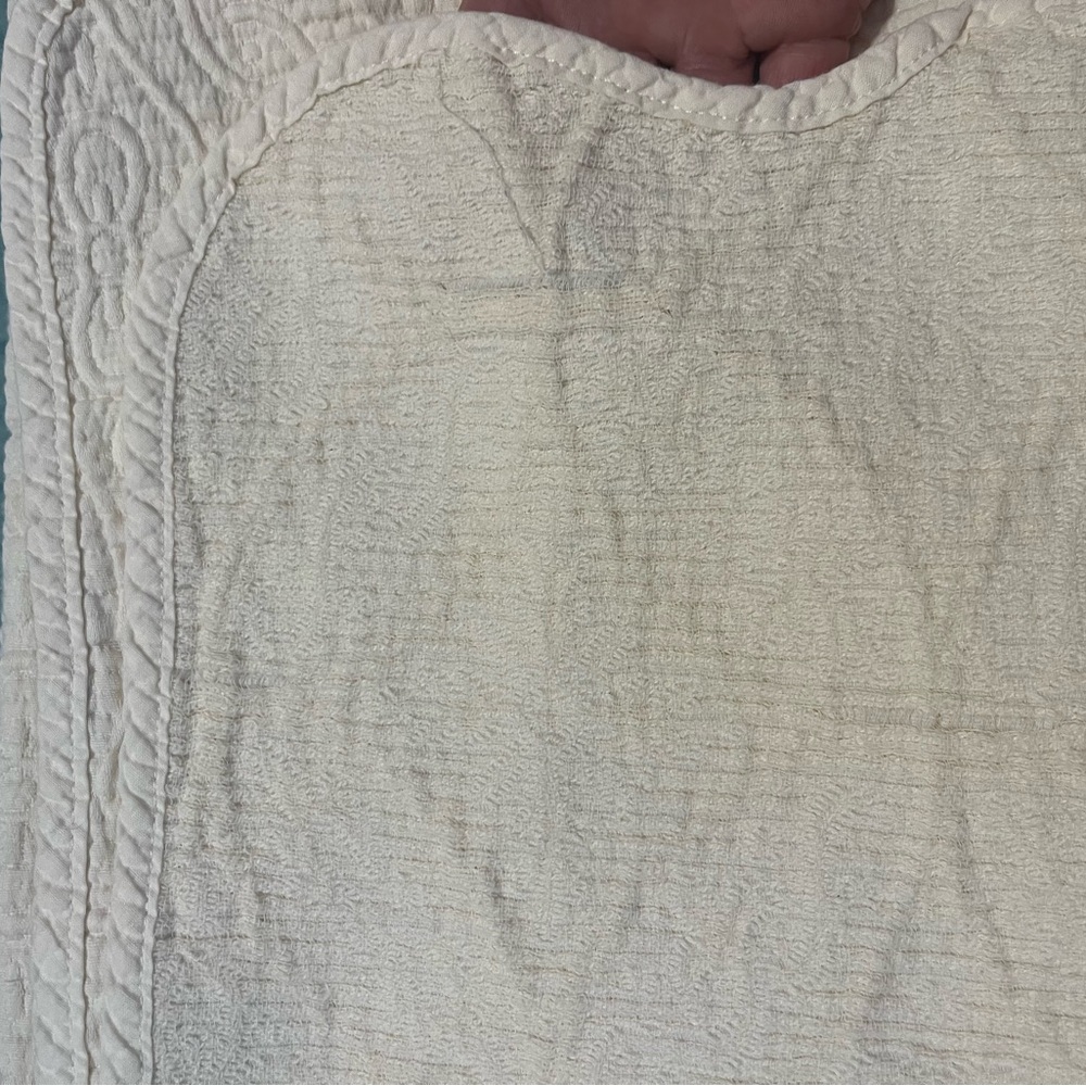 Vintage White/Light Cream Quilt Coverlet 79x87 | Scalloped Edge - Picture 9 of 10